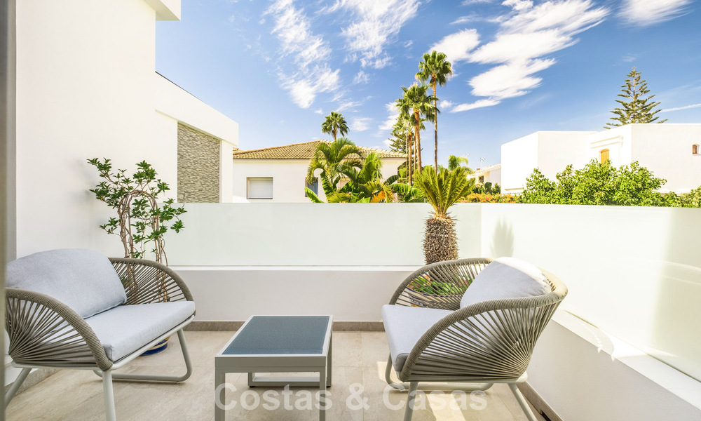 Modernist luxury villa for sale within walking distance to amenities on Marbella’s old town and prestigious Golden Mile 773897