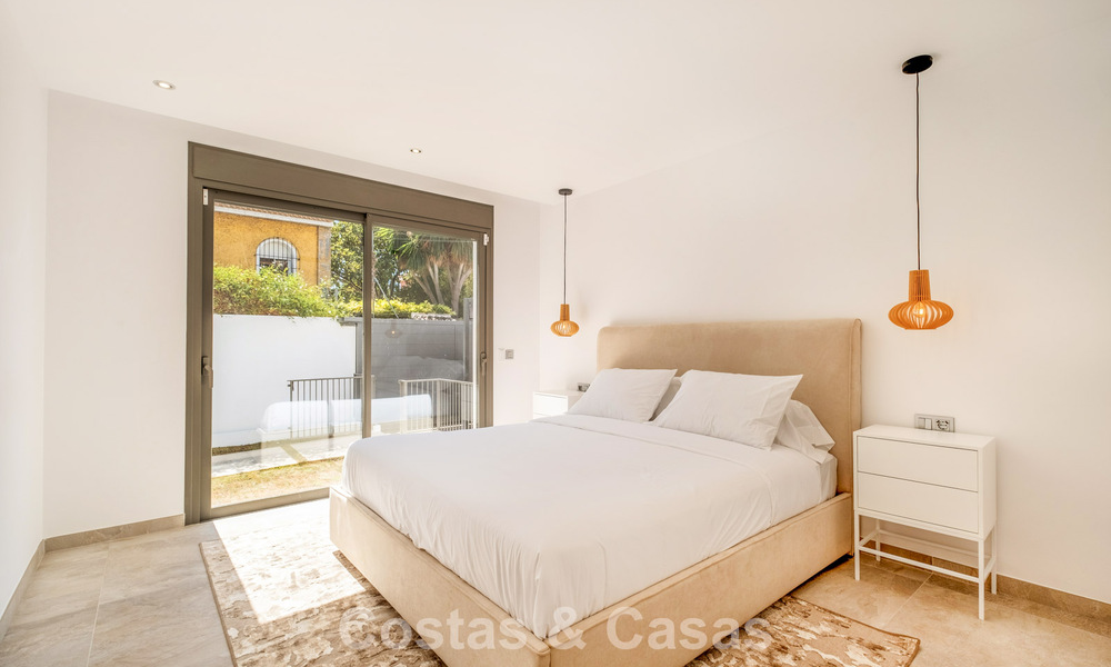 Modernist luxury villa for sale within walking distance to amenities on Marbella’s old town and prestigious Golden Mile 773906