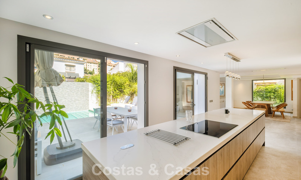 Modernist luxury villa for sale within walking distance to amenities on Marbella’s old town and prestigious Golden Mile 773911