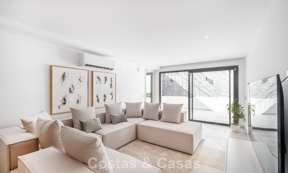 Modernist luxury villa for sale within walking distance to amenities on Marbella’s old town and prestigious Golden Mile 773922