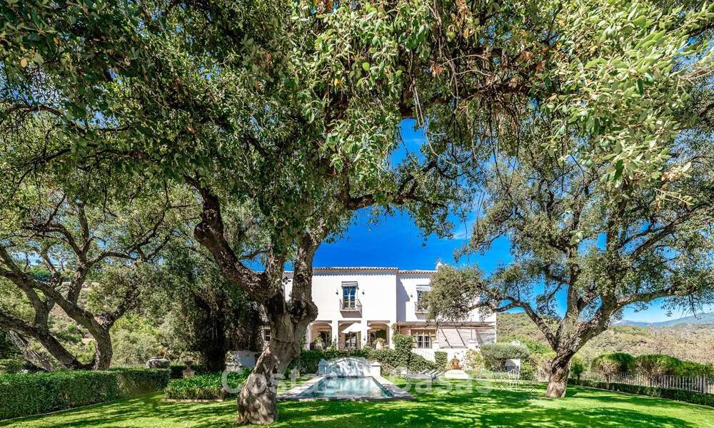 Enchanting luxury villa on beautiful grounds for sale surrounded by greenery in El Madroñal, Benahavis - Marbella 774132