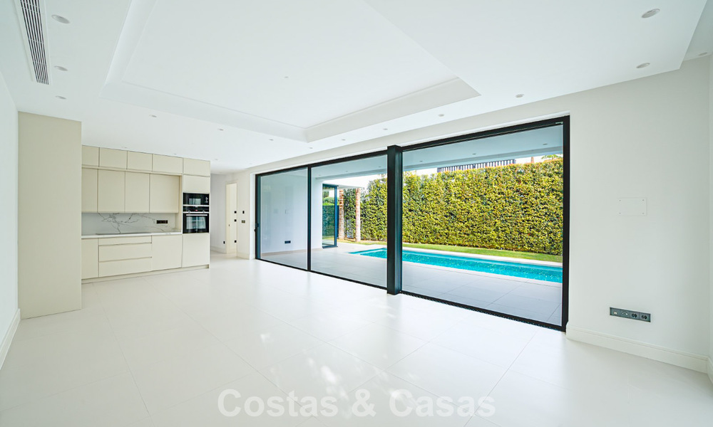 Move-in ready, contemporary new-build villa for sale just a stone's throw from the beach on Marbella's Golden Mile 774313