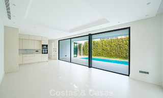 Move-in ready, contemporary new-build villa for sale just a stone's throw from the beach on Marbella's Golden Mile 774313 