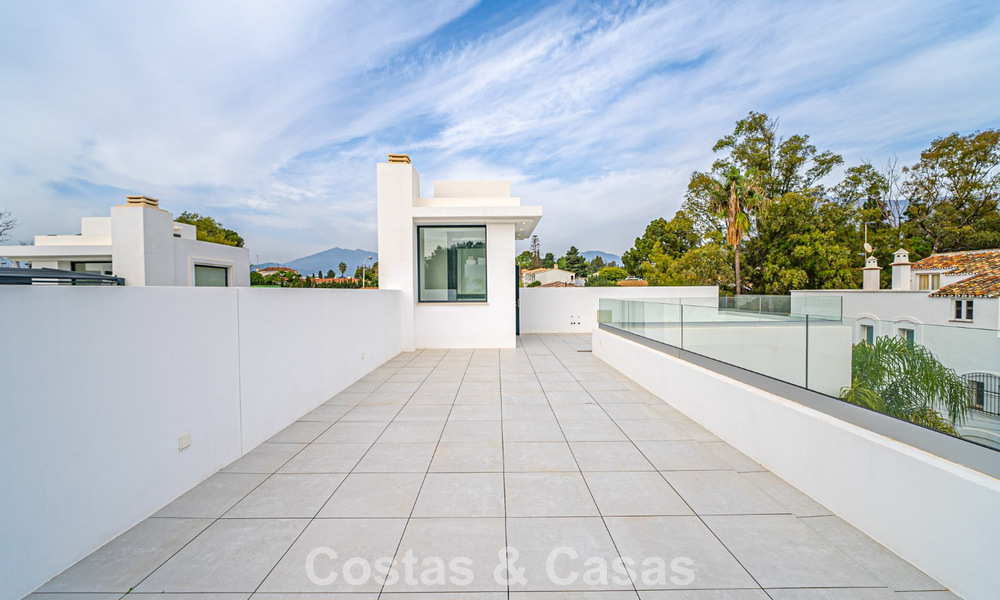 Move-in ready, contemporary new-build villa for sale just a stone's throw from the beach on Marbella's Golden Mile 774334