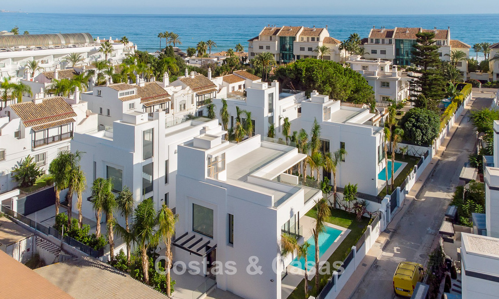 Move-in ready, contemporary new-build villa for sale just a stone's throw from the beach on Marbella's Golden Mile 774338