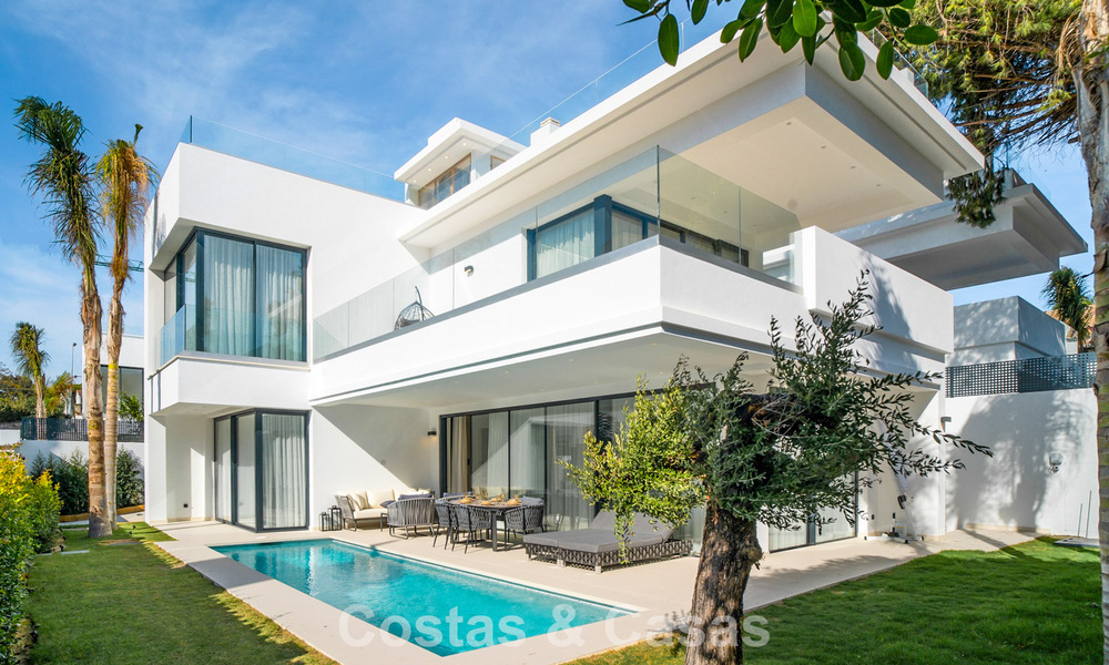 Move-in ready, contemporary new-build villa for sale just a stone's throw from the beach on Marbella's Golden Mile 774340