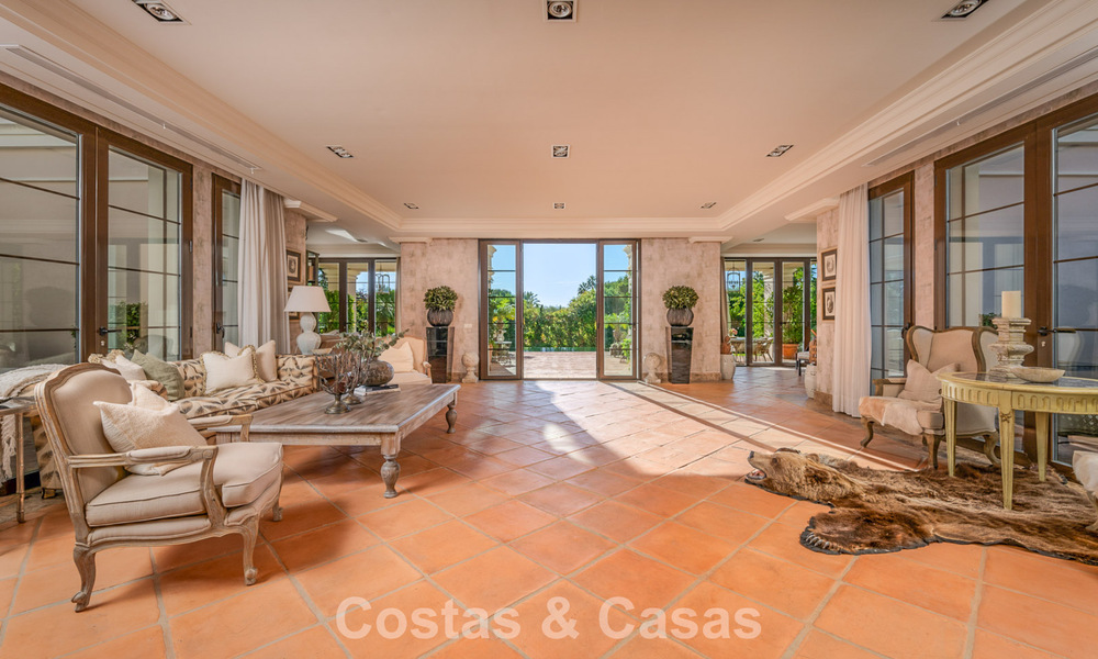 Impressive luxury villa for sale in a prestigious urbanisation within walking distance to the beach in Guadalmina Baja, Marbella 773930