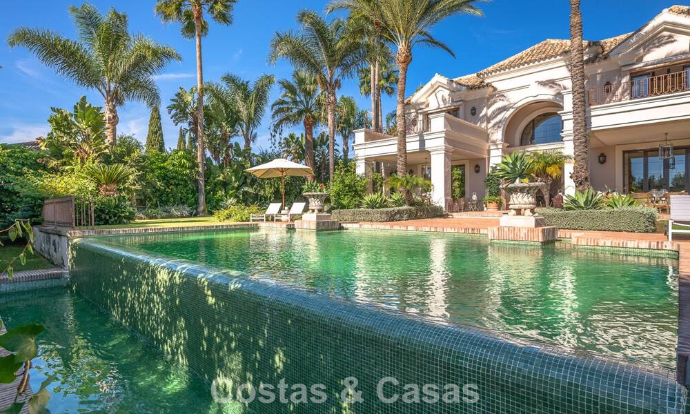 Impressive luxury villa for sale in a prestigious urbanisation within walking distance to the beach in Guadalmina Baja, Marbella 773970