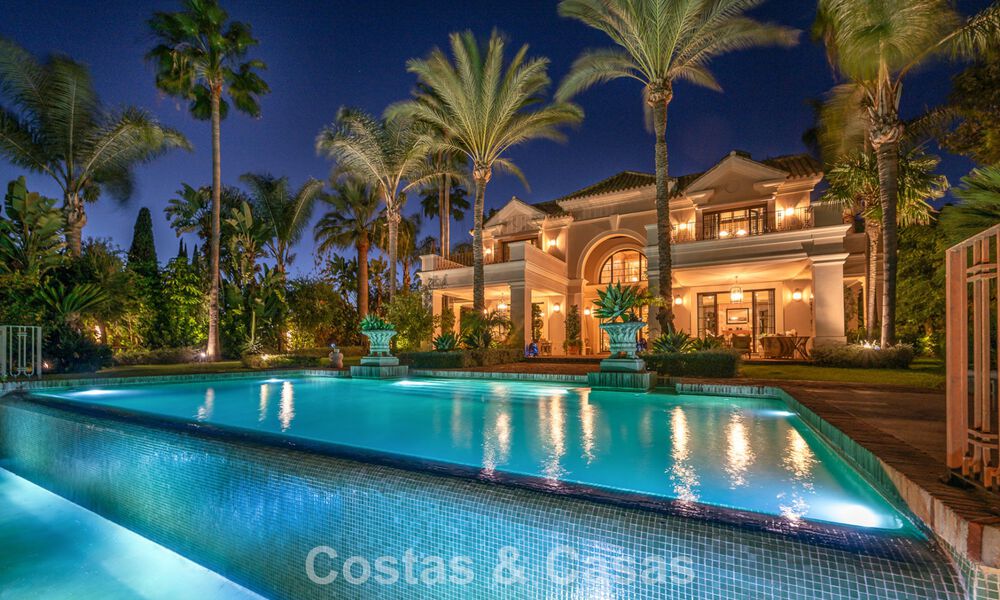 Impressive luxury villa for sale in a prestigious urbanisation within walking distance to the beach in Guadalmina Baja, Marbella 773979