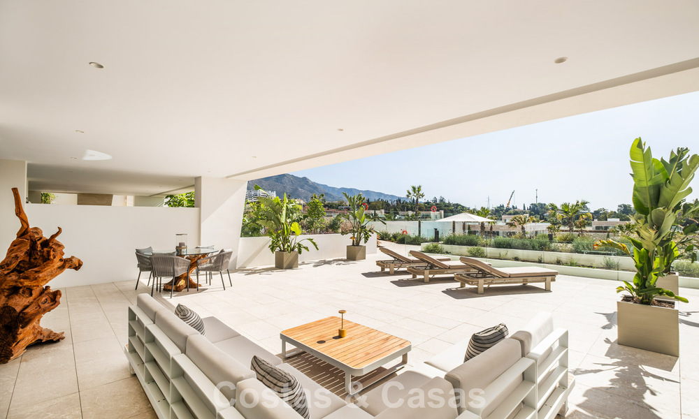 Prime ground floor duplex apartment for sale in a sophisticated resort-style complex on Marbella’s Golden Mile 774354