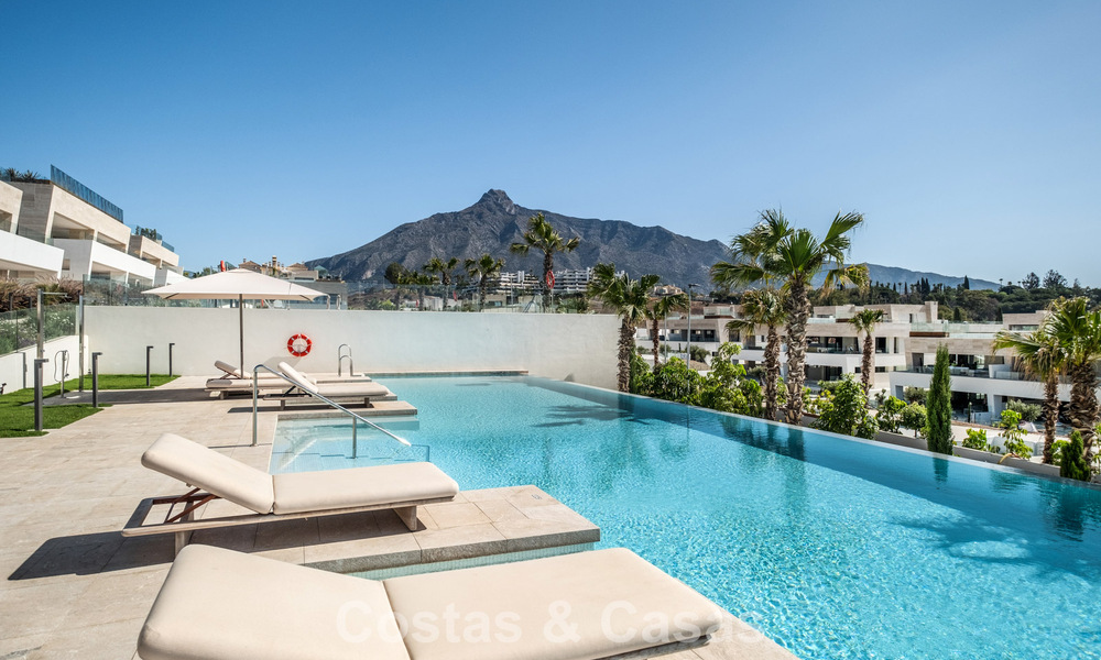 Prime ground floor duplex apartment for sale in a sophisticated resort-style complex on Marbella’s Golden Mile 774358