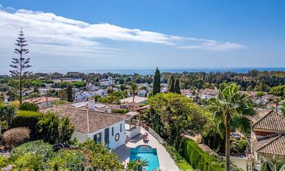 Elegant modern villa within walking distance of the beach for sale in Elvira, east of Marbella town centre 793638