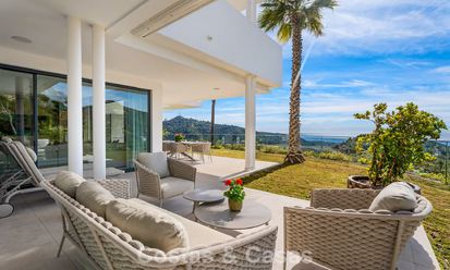 Modern, luxurious garden apartment for sale with panoramic coastal views in a gated boutique complex near Marbella town 794498