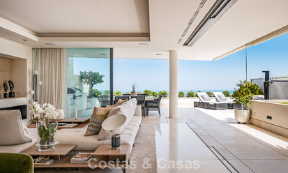 Modern apartment with villa character for sale with sea views in an exclusive complex in La Quinta, Marbella - Benahavís 794546