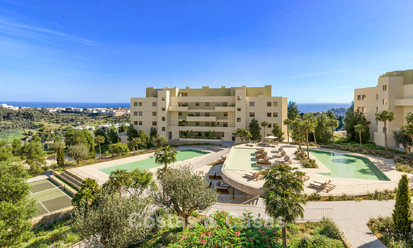 Modern luxury new-build apartments for sale with sea views in Mijas Costa, Costa del Sol 796020