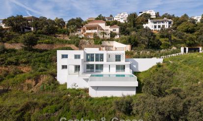 Brand-new modern villa with panoramic sea views for sale in a natural setting east of Marbella town centre 797607