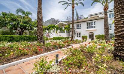 Stately luxury villa with a classic mediterranean architectural style and beautiful gardens for sale in Sierra Blanca, Marbella 798506