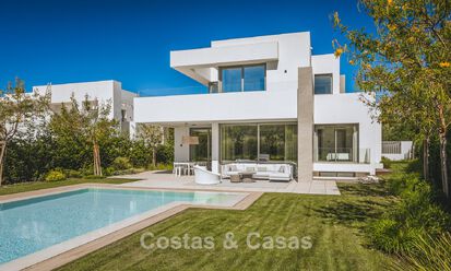 Stylish contemporary villa for sale on the new golden mile between Marbella and Estepona 799478