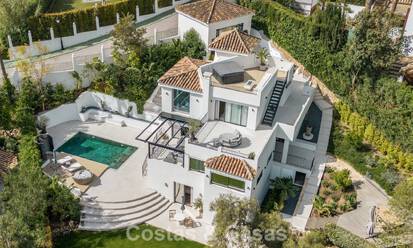 Luxuriously, contemporarily, renovated villa for sale in a gated community in Nueva Andalucía, Marbella 800734