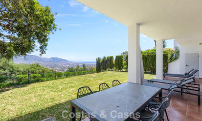 Spacious apartment with huge private garden and stunning views for sale in Marbella East 801453