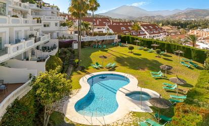 Boutique penthouse for sale within walking distance of amenities and Puerto Banús in Nueva Andalucía, Marbella 803845