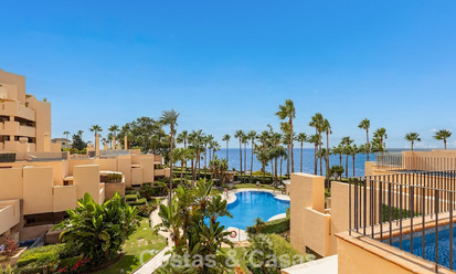 Modern penthouse for sale in a frontline beach complex on the New Golden Mile between Marbella and Estepona 805399