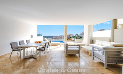 Modern apartment for sale with plunge pool and sea views in a boutique development in Nueva Andalucía’s golf valley, Marbella 808143